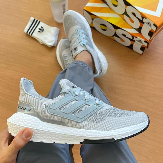 Tênis Ultra Boost Light Cinza